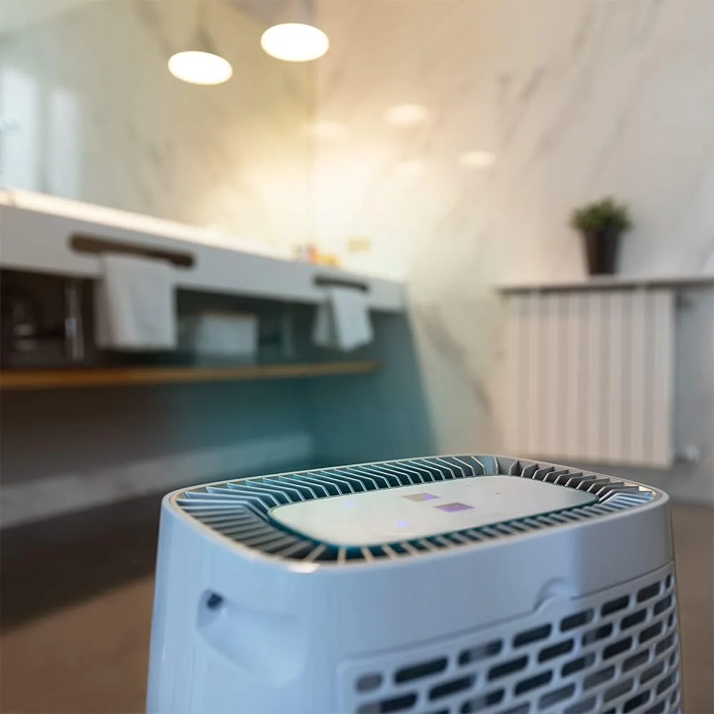 Panel de control del Cecotec BigDry 4000 en un baño, imagen oficial de Cecotec vía Amazon
